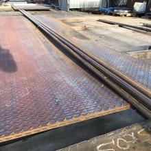 Лист стальной рифленый